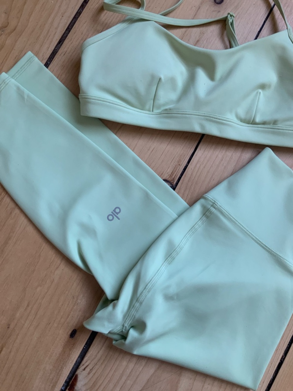 ALO Yoga High-Waist 7/8 Leggings and bra set in iced green tea size s - Picture 7 of 7